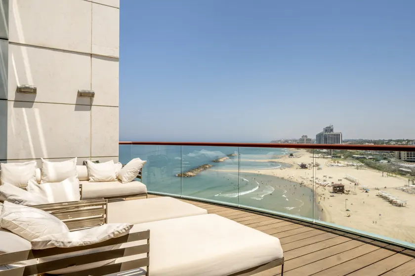Panoramic Sea View W Pool & Gym Access - Image 1