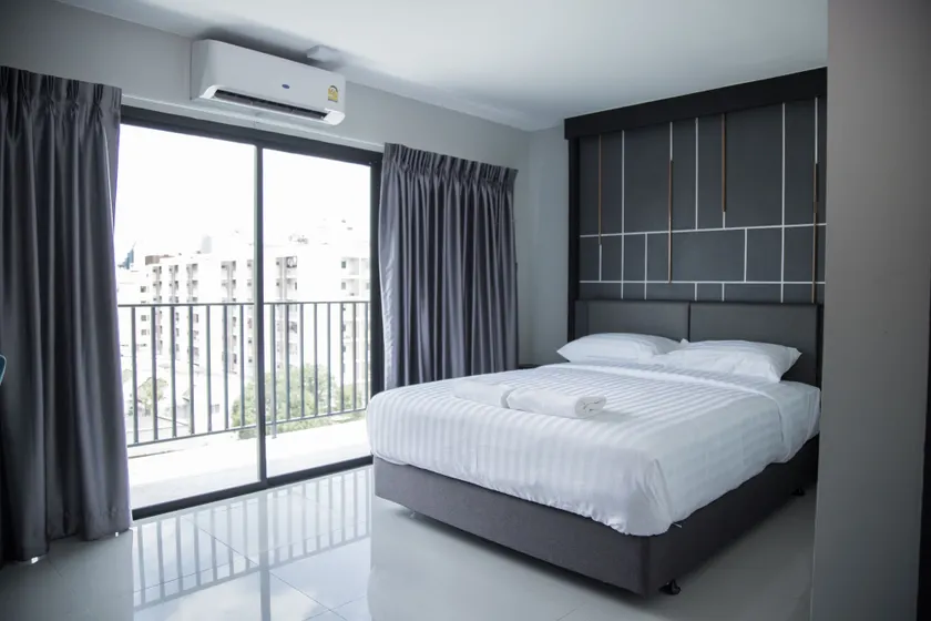 Hallton Hotel Bangkok - Image 1