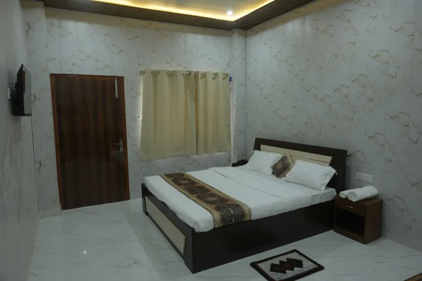 Banaras Blossom Resort - Rum