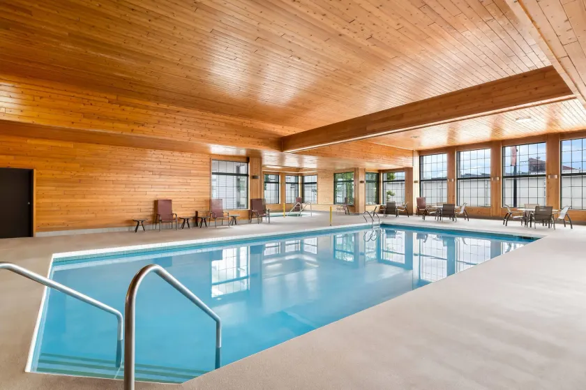 Super 8 by Wyndham La Crosse - Image 1