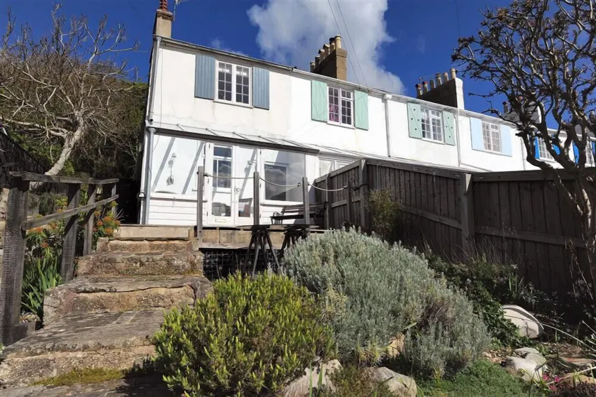 10 Cobb Terrace - Image 1