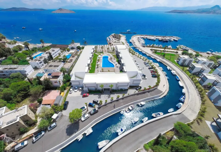 Lugga Boutique Hotel & Beach - Image 1
