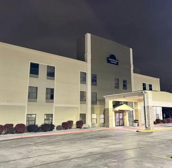 Halsted Inn and Suites Harvey - Chicago Southland - Image 1
