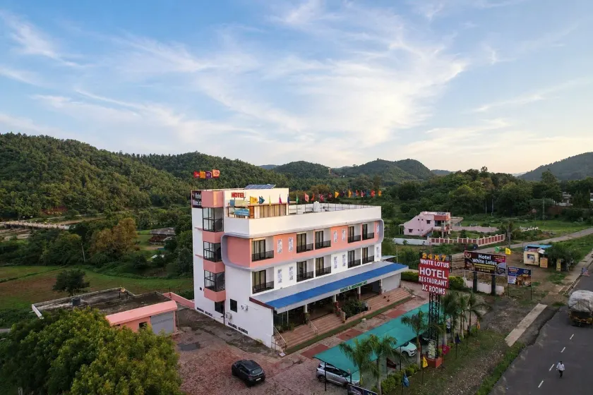 Hotel White Lotus at Ratanpur border - Image 1