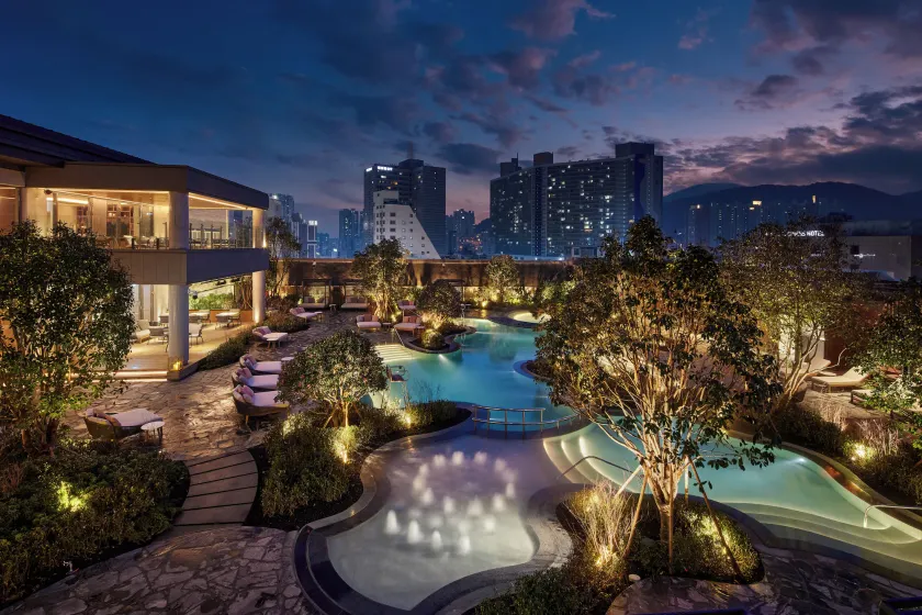 Lotte Hotel Busan - Image 1