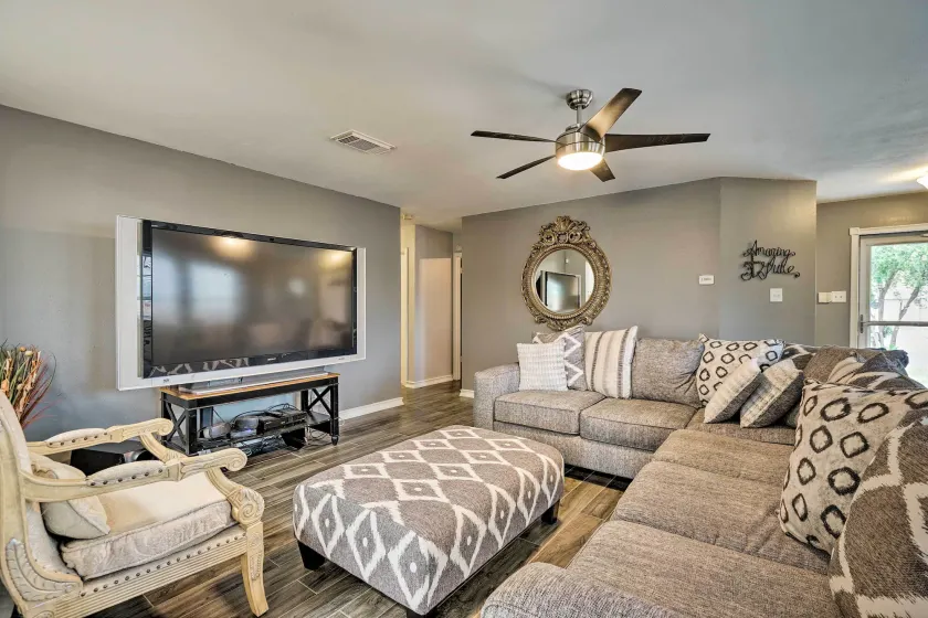 Dog-friendly Texas Retreat w/ Hot Tub, Patio & Bar - Image 1
