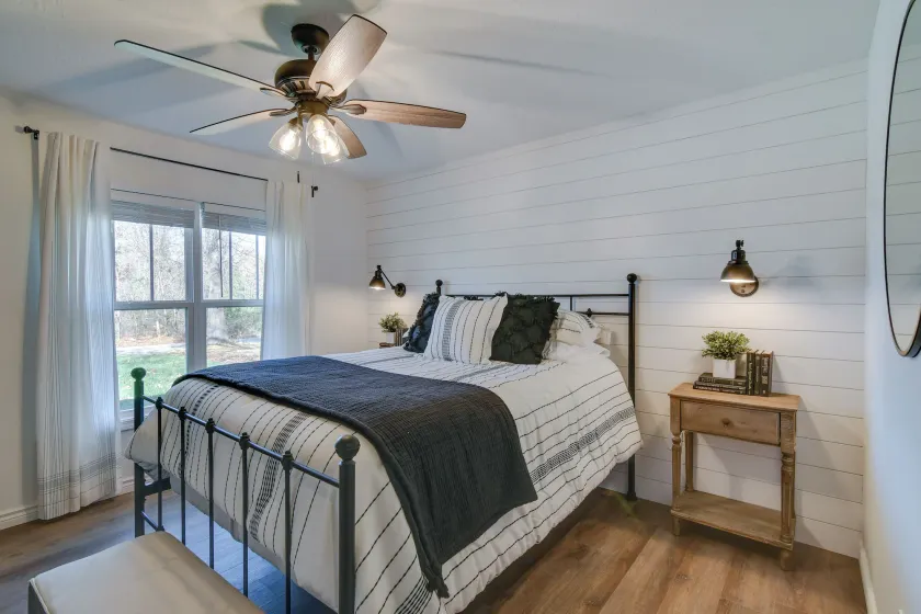 'the Retreat on Reno' Home w/ Hot Tub + Deck! - Rom