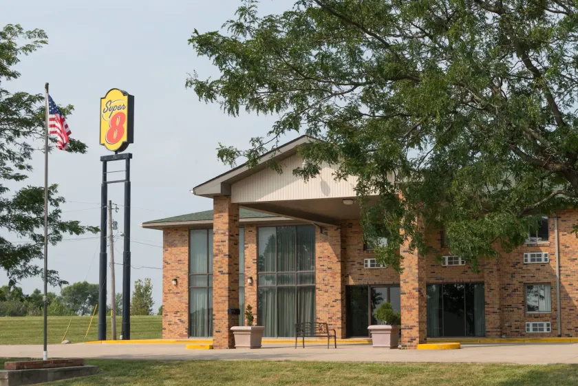 Super 8 by Wyndham Staunton - Image 1