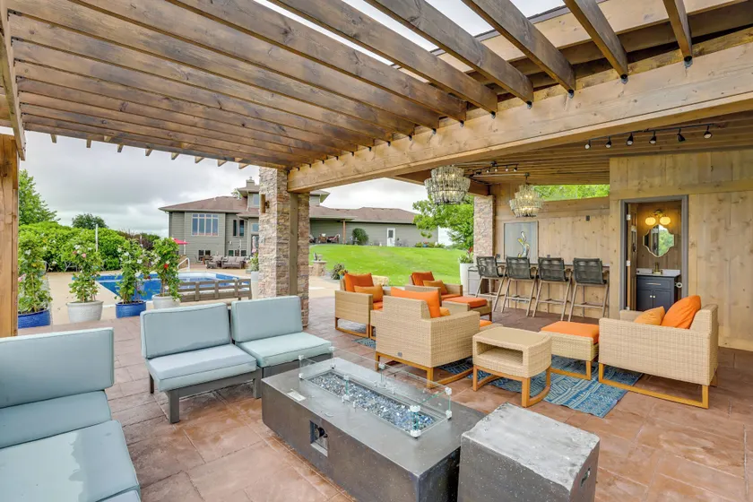 Outdoor Oasis: Luxe Flat in Mt Horeb! - Image 1