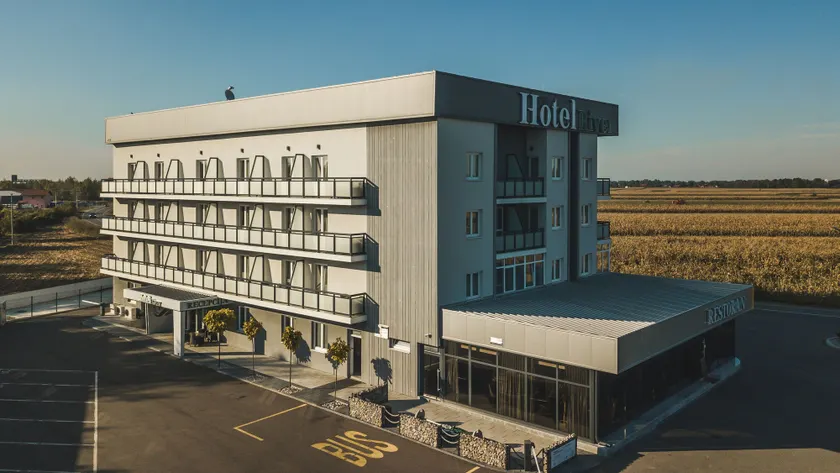 Hotel River - Image 1