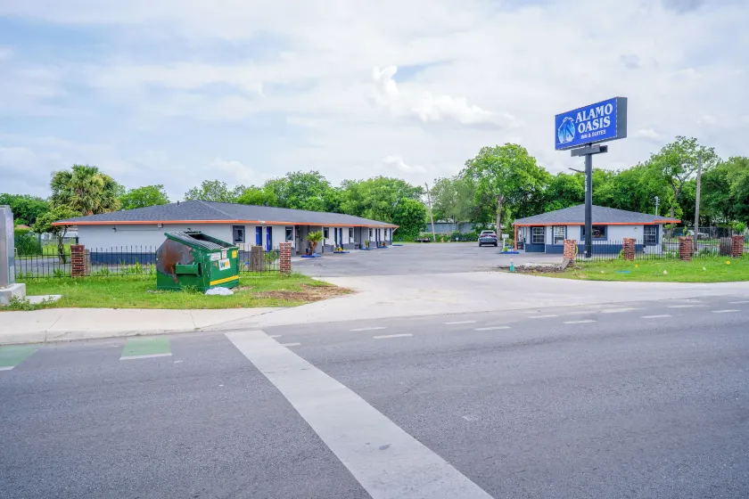 Alamo Oasis Inn and Suites By OYO San Antonio - Image 1