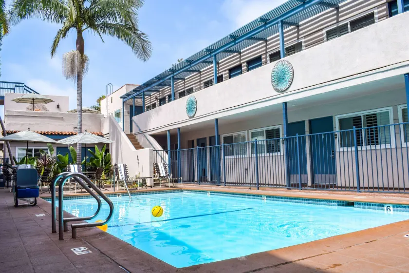 Beachside Inn - Image 1