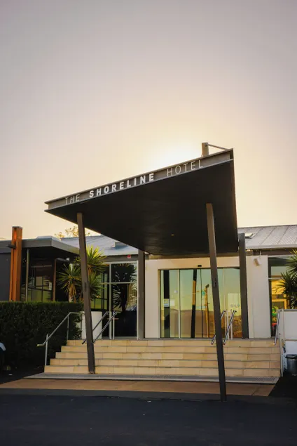 Shoreline Hotel - Image 1