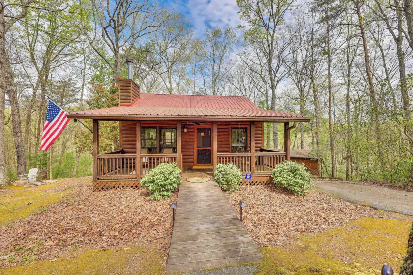 Cozy Cabin in Private Location w/ Hot Tub & Grill! - Image 1
