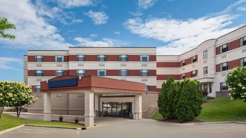 Royle Hotel Milwaukee Airport - Image 1
