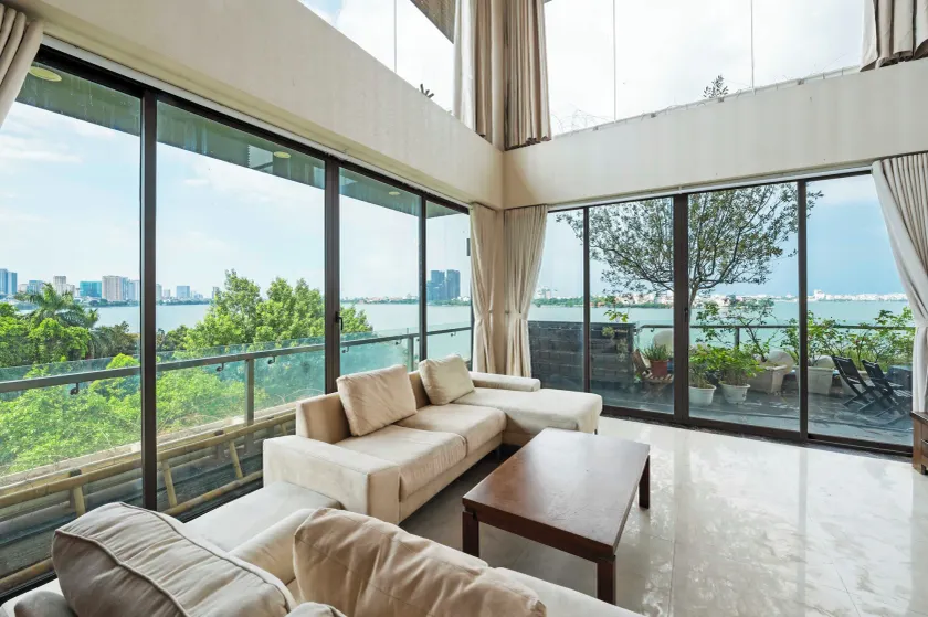 Moon West Lake Residence - Image 1
