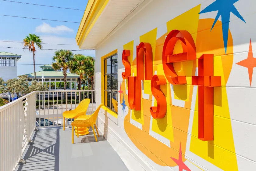 Sunset Inn and Cabanas - Image 1
