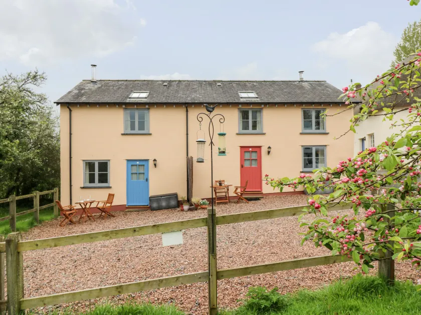 Apple Cottage - Image 1