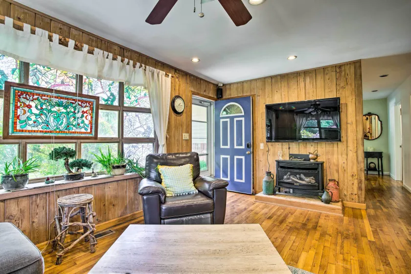 Charming Hampton Bays Home 5 Mi to Cooper’s Beach - Image 1