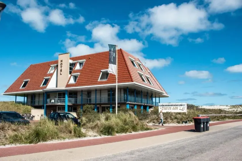 Strandhotel Buren aan Zee - Image 1