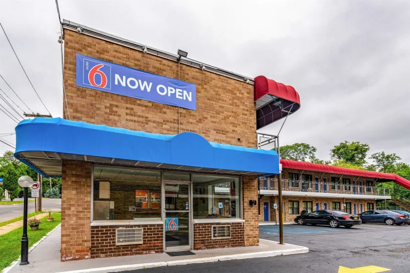 Motel 6-Elmsford, NY - White Plains - Image 1