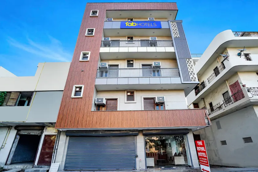 FabHotel The Royal - Near Yamuna Sports Complex - Image 1