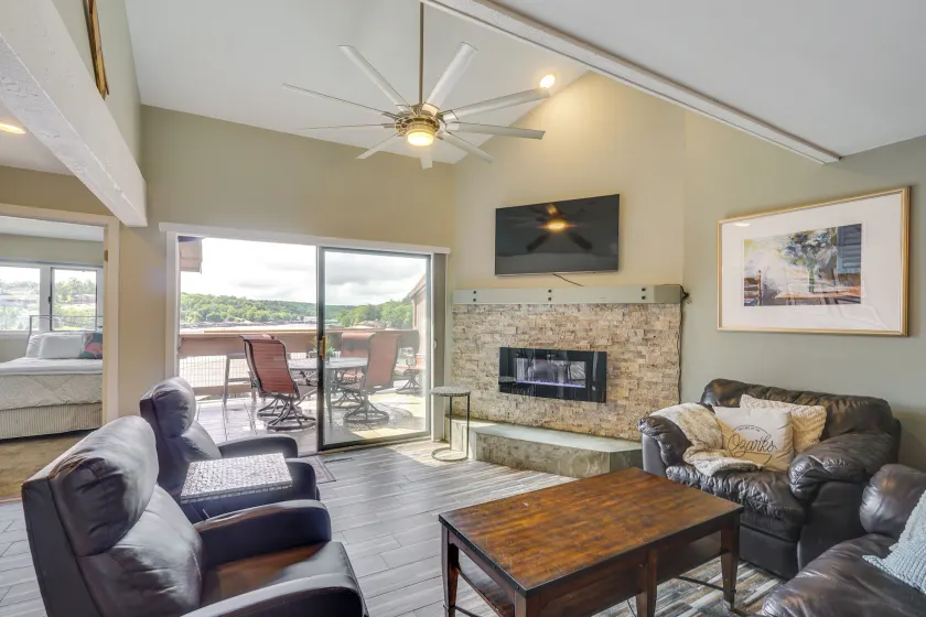 Lakefront Condo Indoor pool, sauna, & pickle ball! - Image 1