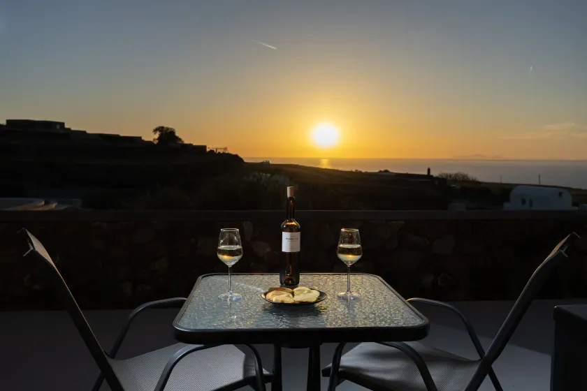 Nastram Suites Oia - Image 1