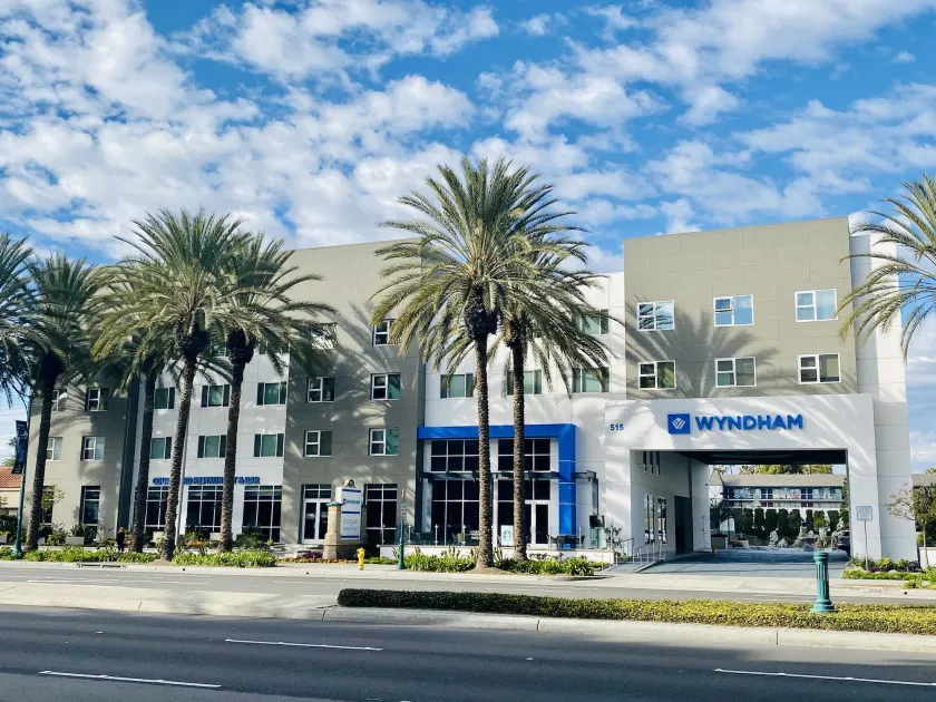 Wyndham Anaheim - Image 1