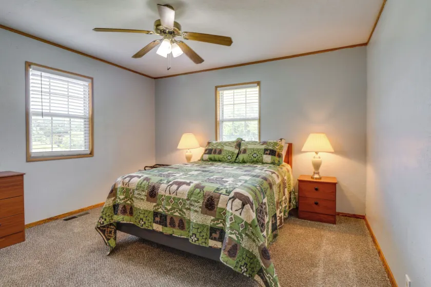 Charming Kaw Lake Country Home w/ Game Room! - Interiør
