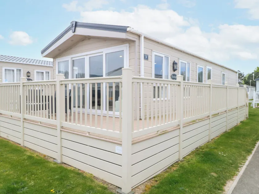 59 Cliff Field - Image 1