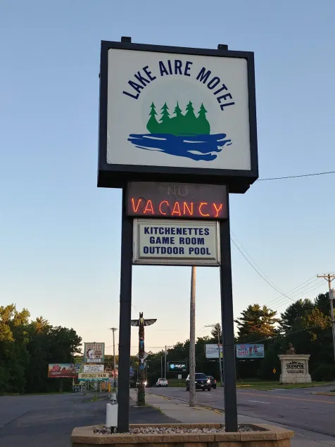 Lake Aire Motel - Image 1