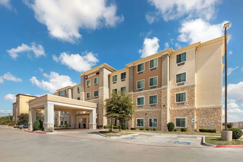 Best Western Plus Buda Austin Inn & Suites - Image 1