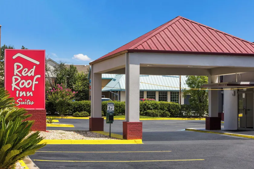 Red Roof Inn & Suites Statesboro - University - Image 1