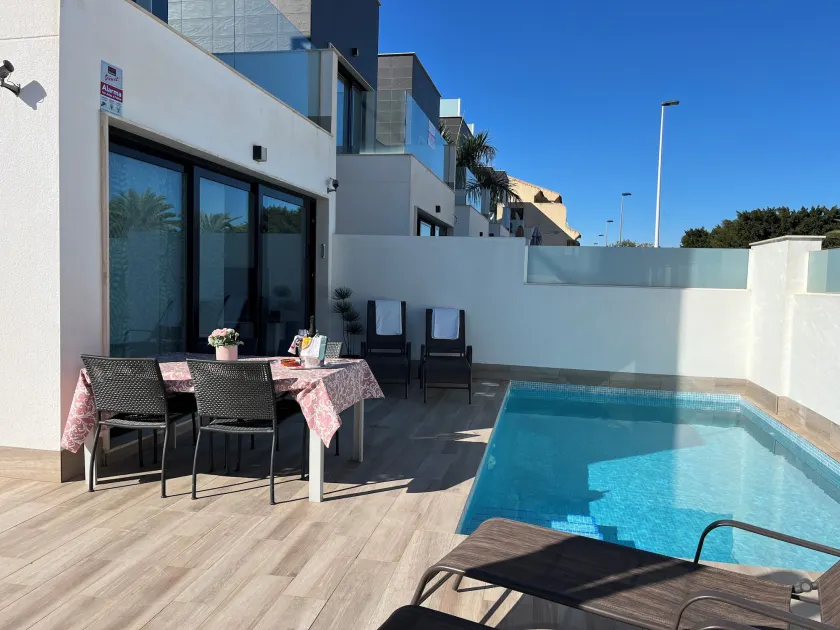 Luxury Three Bedroom Villa with Private pool and rooftop Solarium - Image 1