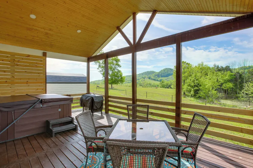 Sunset Soaks & Family Fun: Rural Tennessee Retreat - Image 1