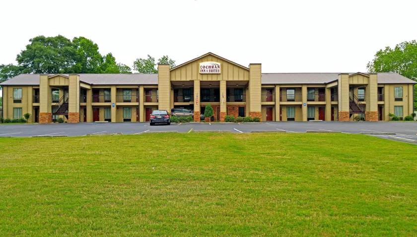 Cochran Inn & Suites - Image 1