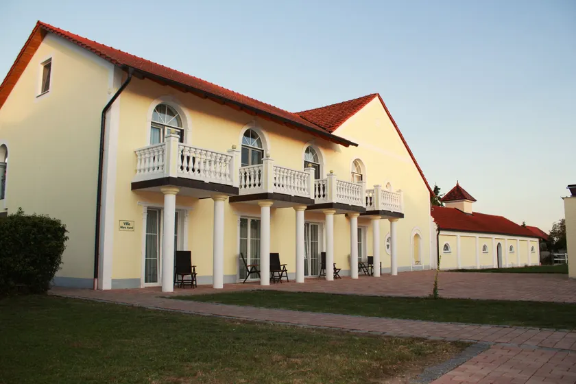 Hotel Am Donaubogen - Image 1