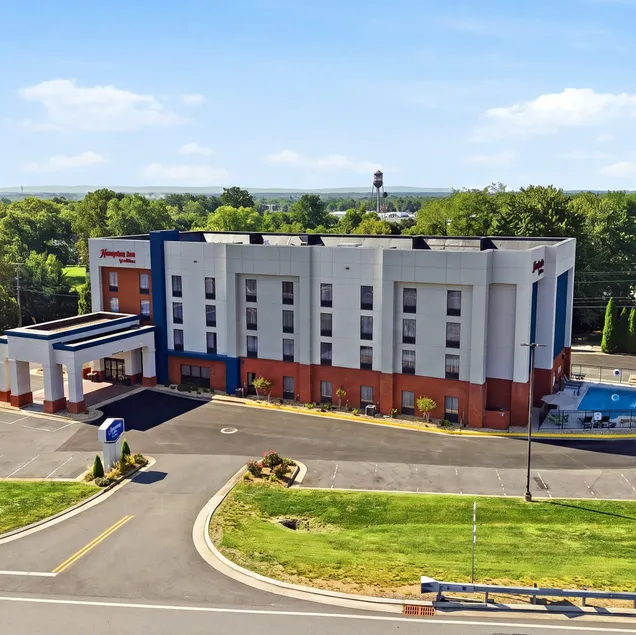 Hampton Inn Martinsburg South-Inwood - Image 1