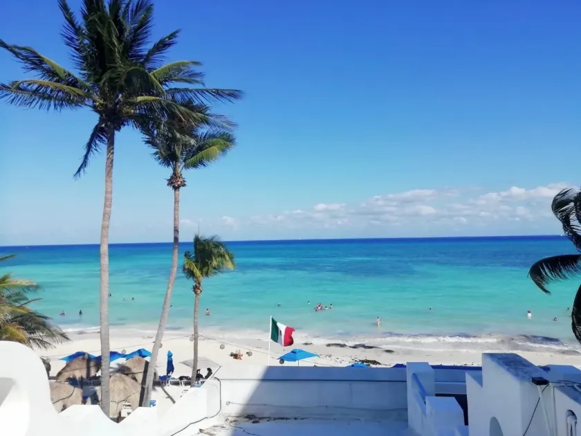 Pelicano Inn Playa del Carmen - Beachfront Hotel - Image 1