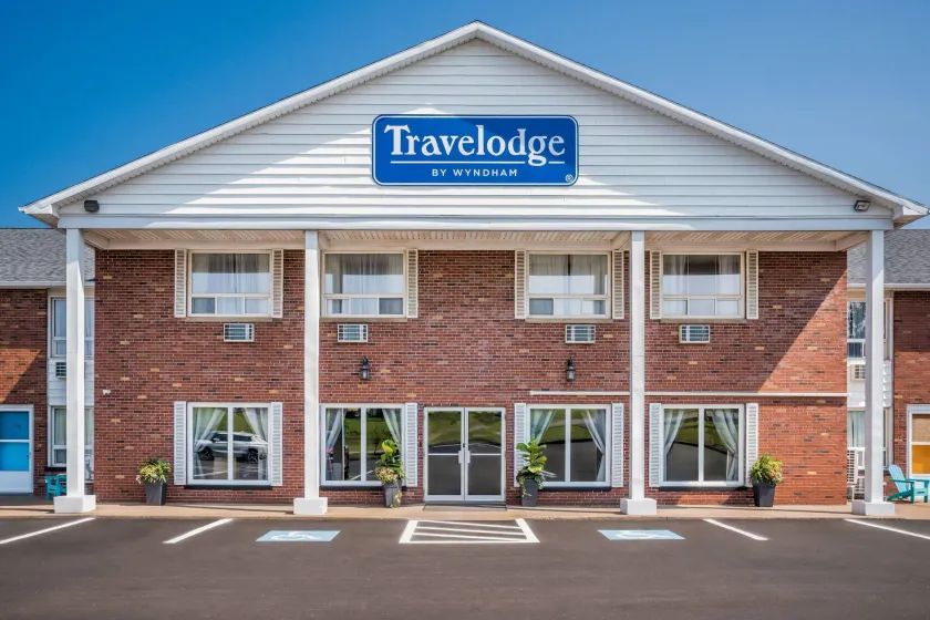 Travelodge by Wyndham Amherst - Image 1