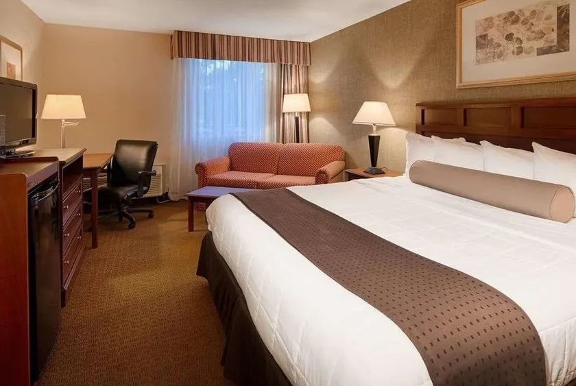 Baymont Inn & Suites - Image 1
