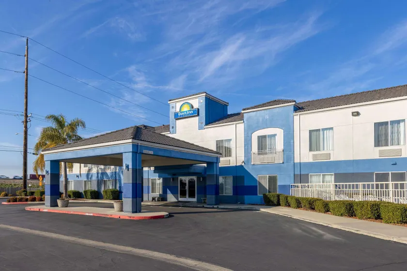 Days Inn by Wyndham Lathrop - Image 1