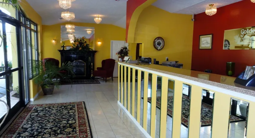 Golden Manor Inn & Suites - Lobby