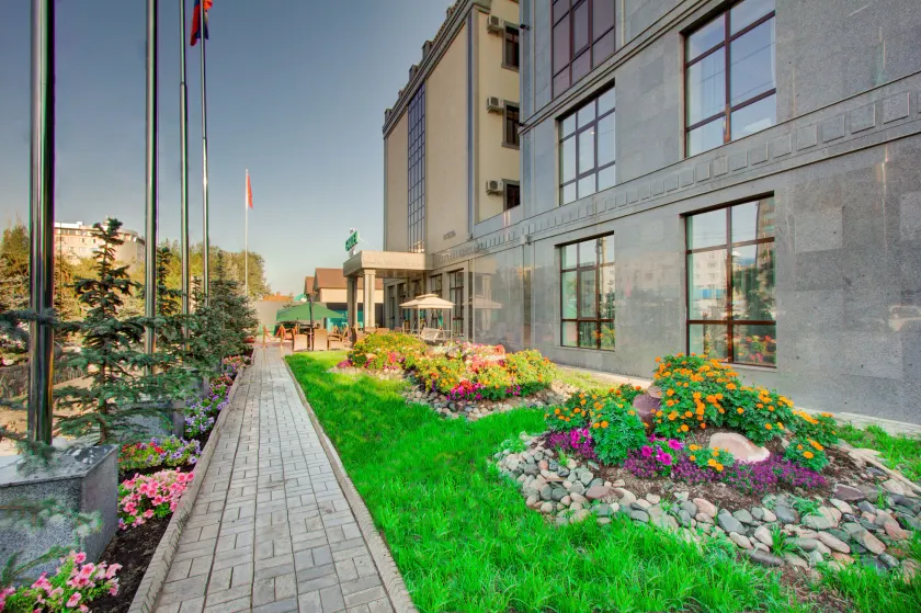 Garden Hotel - Image 1
