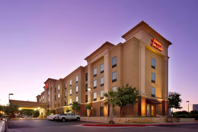 Hampton Inn & Suites San Antonio-Airport - Image 1
