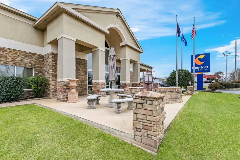 Comfort Inn & Suites Greenwood near University - Image 1