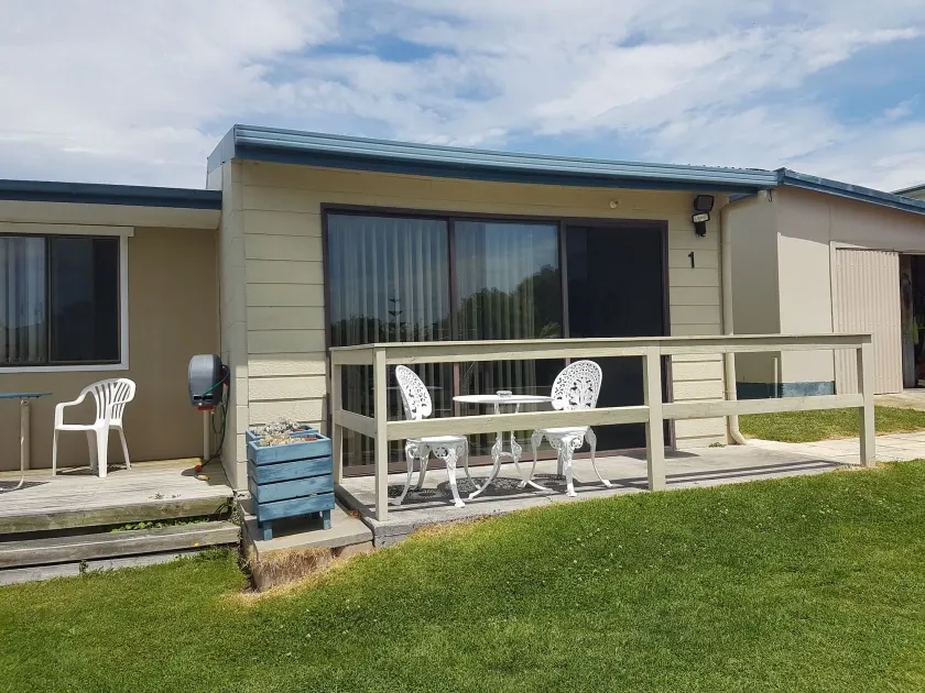 Carmens Inn - Image 1