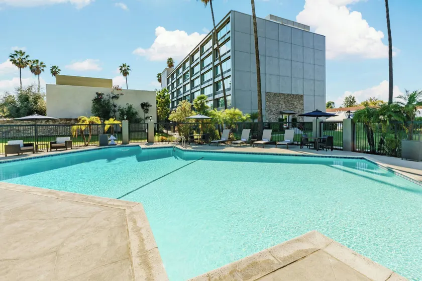 Courtyard by Marriott Los Angeles Woodland Hills - Image 1