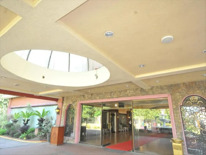 Queen Margarette Hotel - Entrée intérieure